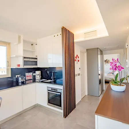 High Standing With Incredible Old And Sea Views Lejlighed Antibes