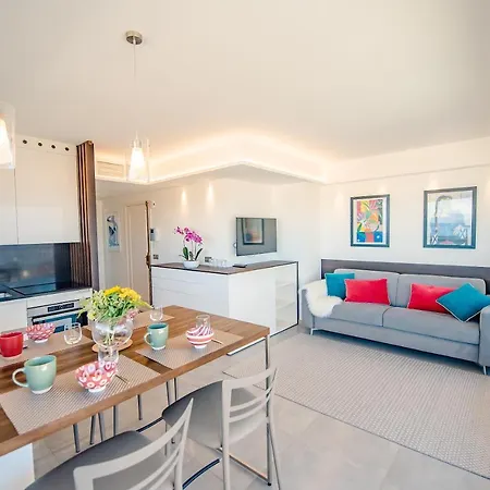 High Standing With Incredible Old And Sea Views Apartment Antibes